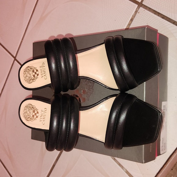 Vince Camuto Leather Eluinsa Leather Heeled Sandals in Black.  MADE IN BRAZIL - Picture 4 of 4